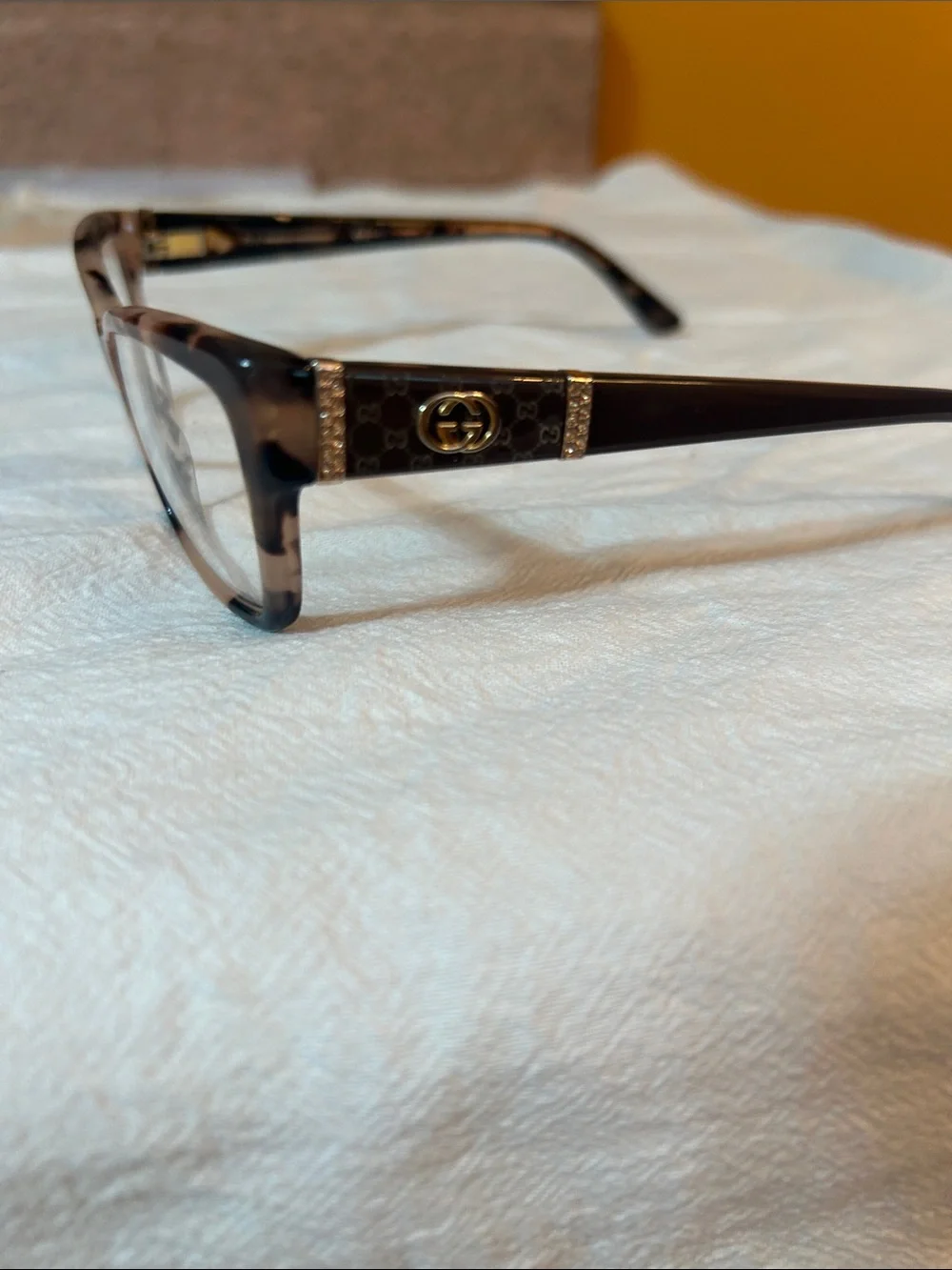 Gucci Tortoiseshell Rectangular Women's Glasses - Brown/light brown rose.